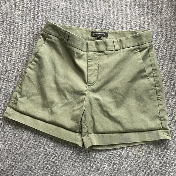 Banana Republic‎ Shorts Womens 0 Olive Chino Preppy Shortie Timeless Minimalist