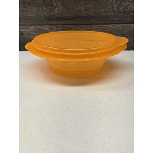 TUPPERWARE 4‎ Cup / 950ml FLAT-OUT Microwave Bowl #5453A & Seal #5455A Orange