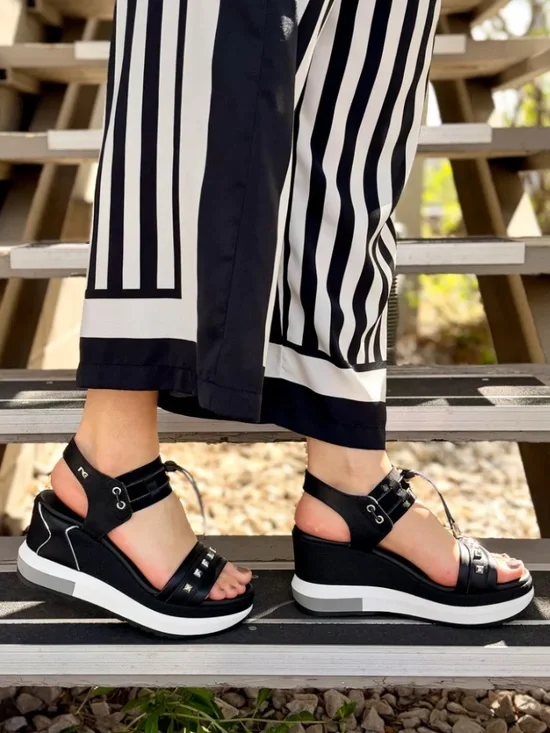 Nero Giardini E616051D.100 Toggle Wedge in Black