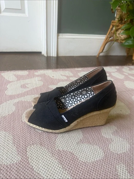 TOMS Black Canvas Peep Toe Espadrille Wedges Size 9M