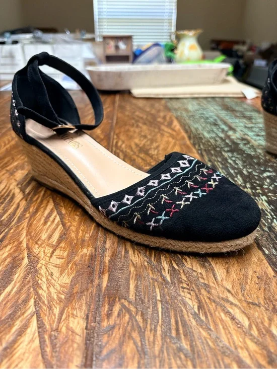 Dream Pairs Black Faux Suede Embroidered Espadrille Wedge Ankle Strap Sandals 9