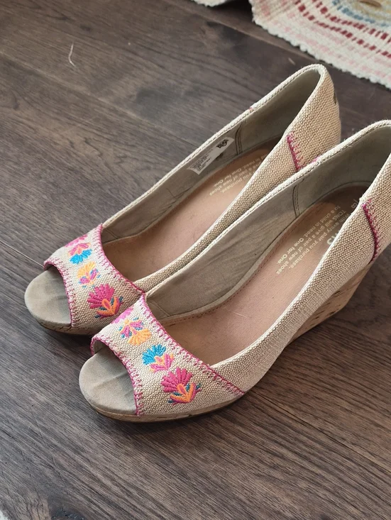 Toms Beige Cork Wedge Sandals with Pink & Multicolor Embroidery SZ8