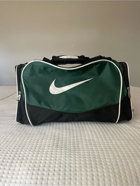 Vintage Nike Green and Black Men's Duffel Bag