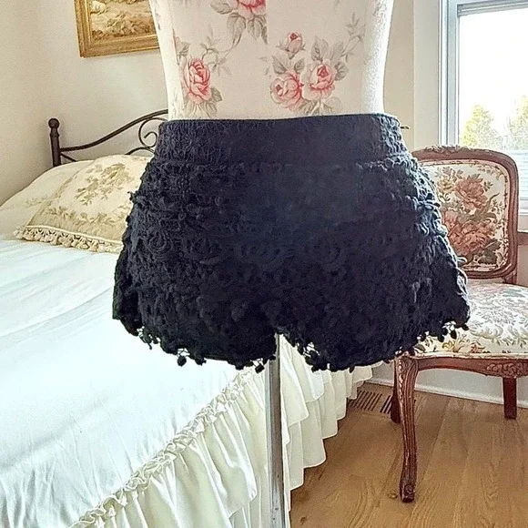 black lace‎ mini shorts