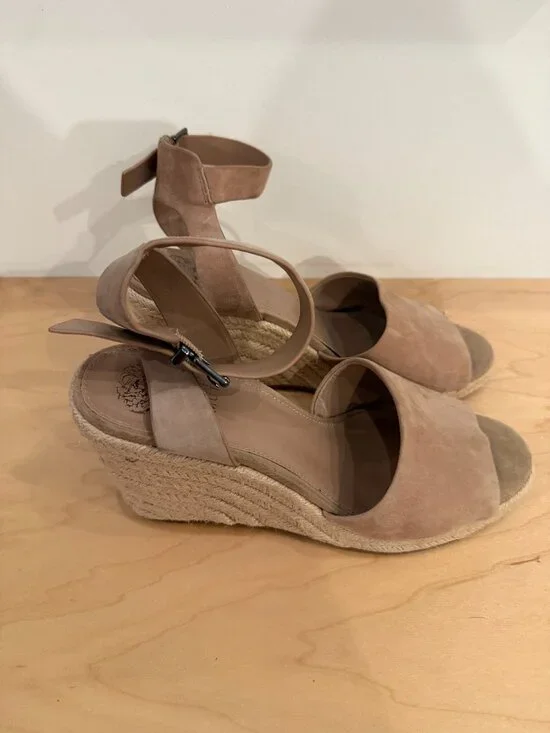 BEIGE VINCE CAMUTO ESPADRILLE WEDGES