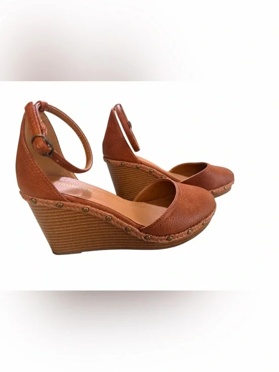 Maurice’s Bella Studded Wedge Tan/Brown Size 6.5 Narrow Fit