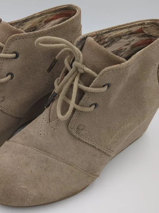 TOMS Desert Wedge brown suede lace up ankle boots booties Women's size 7