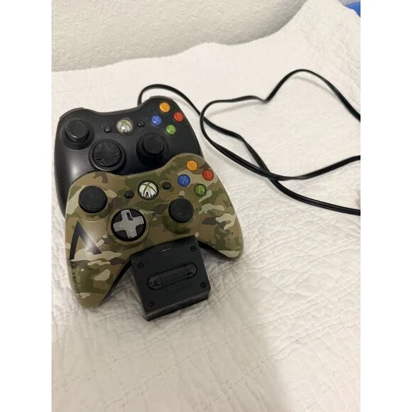 Nyko Charge Base 86100-A50 for Xbox One  includes two controllers camo black lot