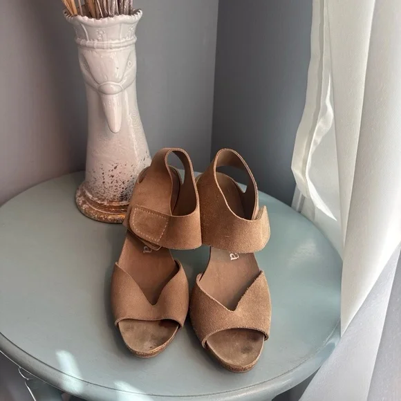 Pedro Garcia‎ Womens Wedge Sandals Size 37 Tan Suede Ankle Strap Bohemian