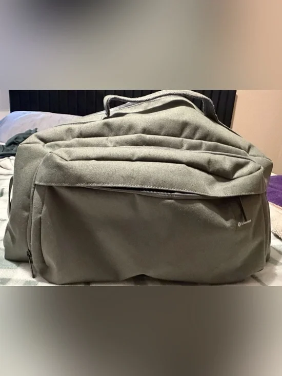 lululemon athletica Green Travel Gym Duffel Bag Organizer