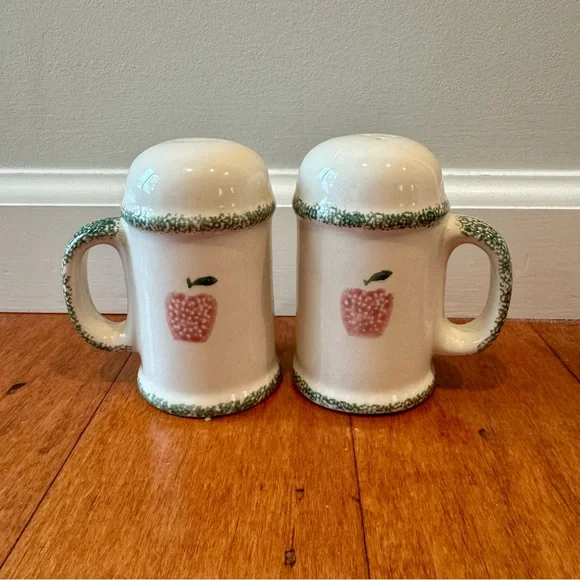 Vintage CottageCore Large Salt & Pepper Large Hand Paint Apple Design Primitive‎
