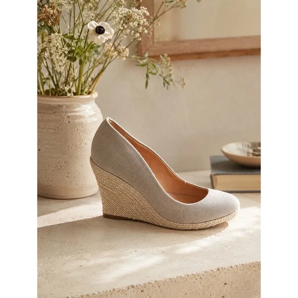 Schutz Women's Canvas Espadrille Wedge Pumps Beige Almond Toe Made in Brazil- 10