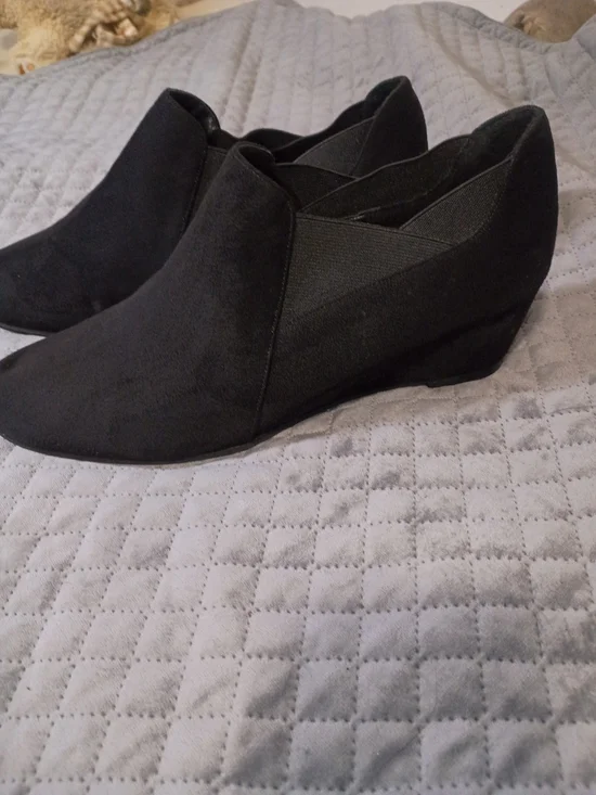 Laura Scott Black Wedge Booties with Elastic Panels