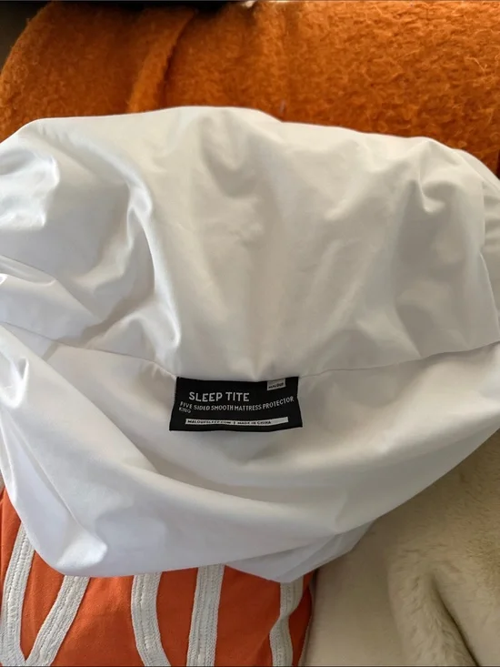 Water Proof White Mattress Protector - Smooth, All-Sided Protection