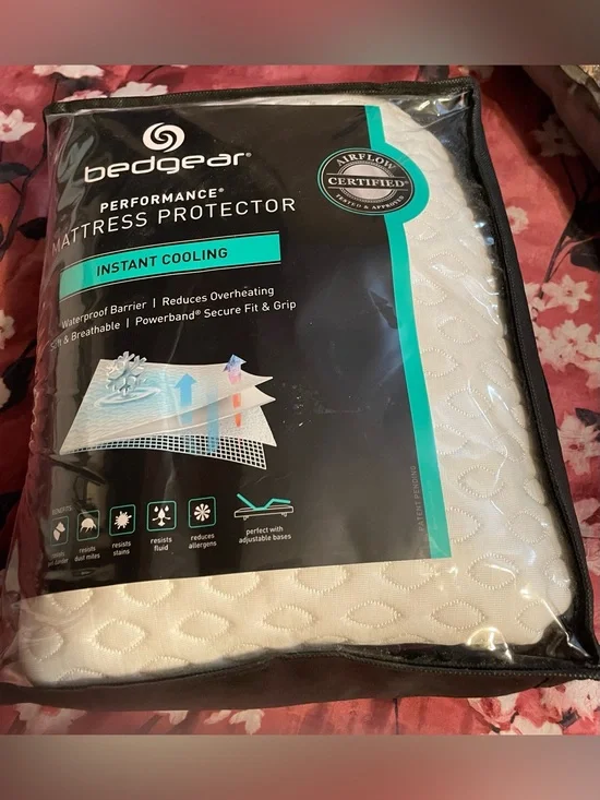 Bedgear  White Performance Instant Cooling Mattress Protector