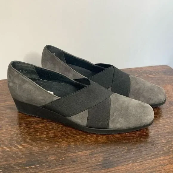 Munro American Suede Low Wedge Shoe Size 8 Narrow
