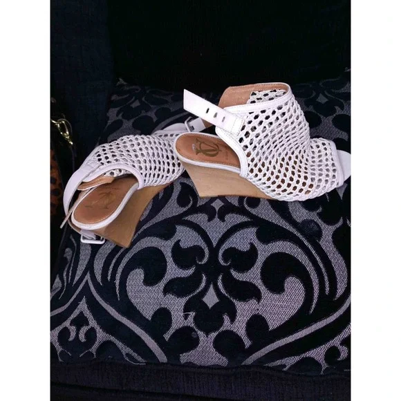 Vince Camuto Signature White Woven Leather Wedge Sandals Slingback Peep Toe