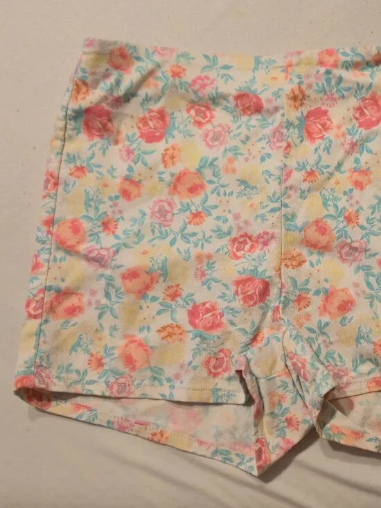 H&M high-waisted pink floral mini shorts (10)