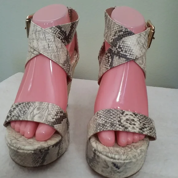 Steve Madden Snakeprint Velari  Sandal Size 7.5