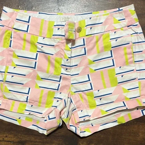 J.Crew pink, white, and blue geometric pattern shorts #geometric #preppy 328.5