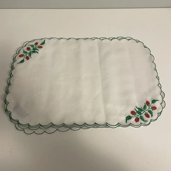 Veloses Gift Shop Strawberry Embroidered Placemats‎ Set Of 6 White Vintage