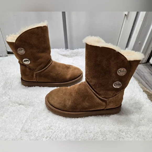 UGG TURNLOCK WOMEN SHORT BOOTS SUEDE CHESTNUT US 8 Women