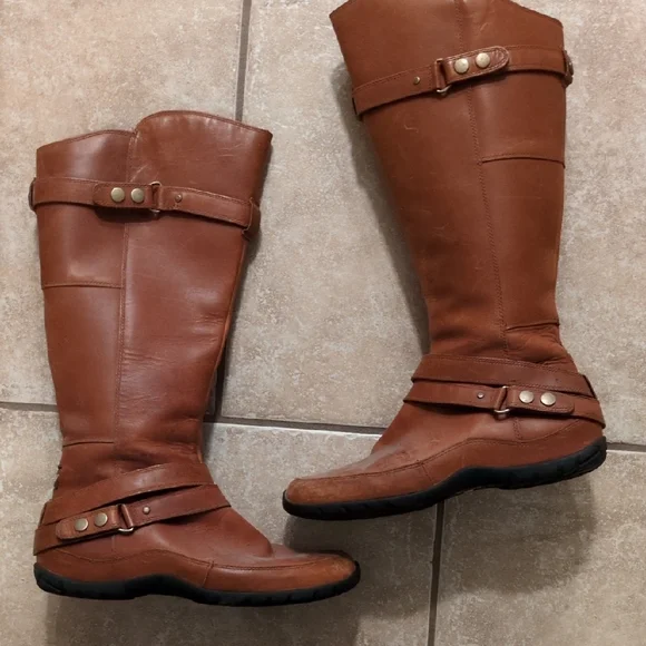 The North Face Tan Boots‎