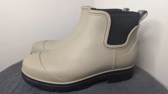 UGG Chelsea Rain Boots Cream Waterproof Ankle Boots Women Size 10