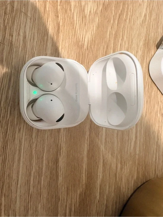 Samsung Galaxy Buds Live Wireless Earbuds – White