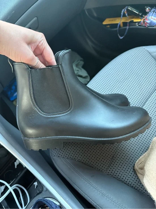 Women’s rain boots