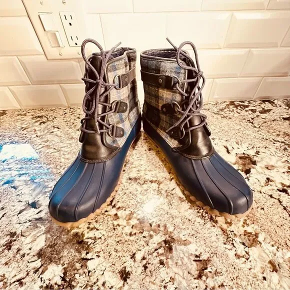 Baretraps Duck Boots Size 11 NWT