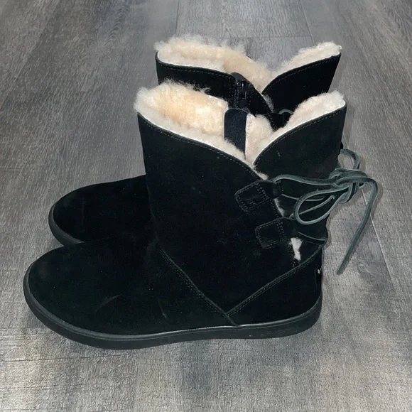 UGG black shazi short lined women’s boots size 6