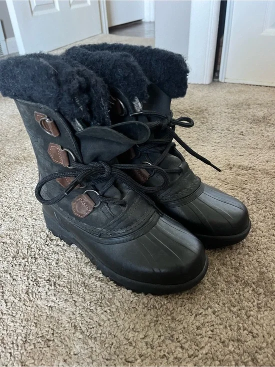 Sorel Black Lace-Up Winter Boots with Fleece Cuff