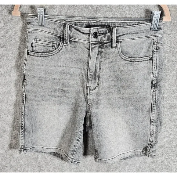 Judy Blue‎ Mid Rise Contrast Wash Bermuda Jean Shorts Womens Size Medium Gray