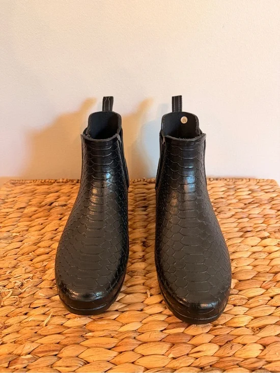 Hunter Black Textured Rain Boots