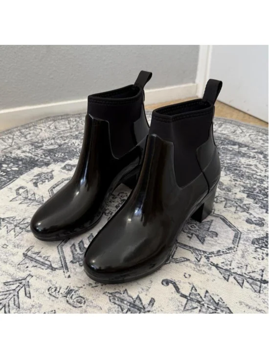 Hunter Refined Black Mid Heel Gloss Bootie - Size 7/38