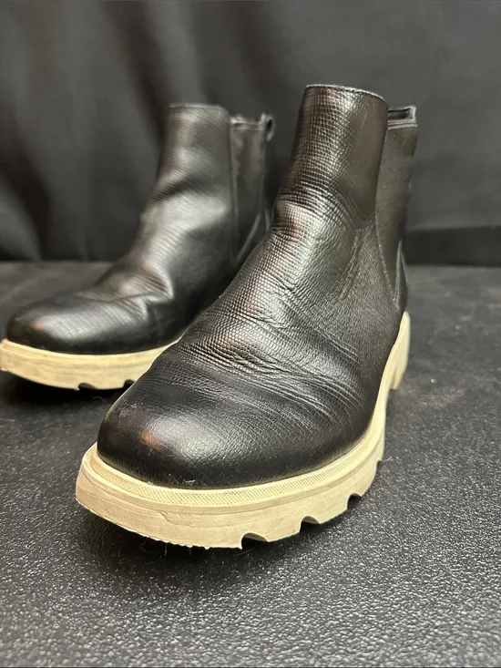 Sorel Black weatherproof boots size Woman’s 11