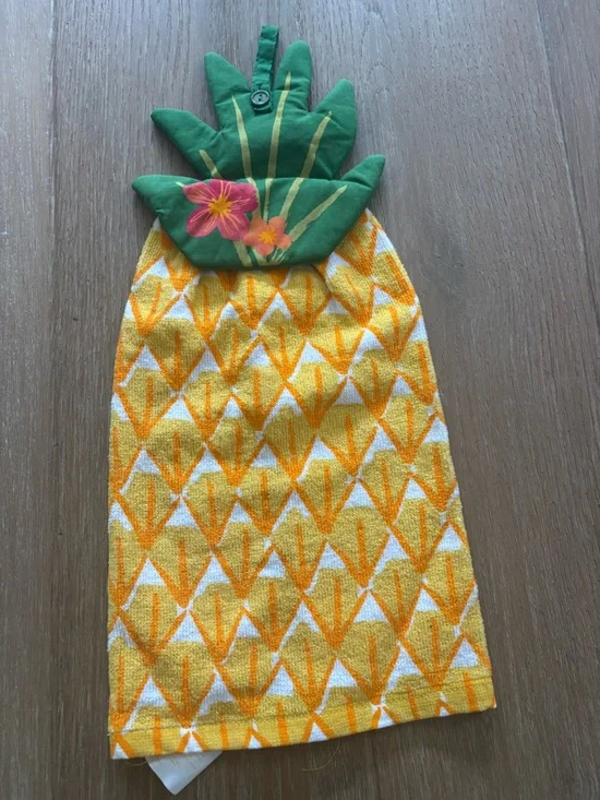 Pineapple Kitchen Towel with Green Leaf Top set