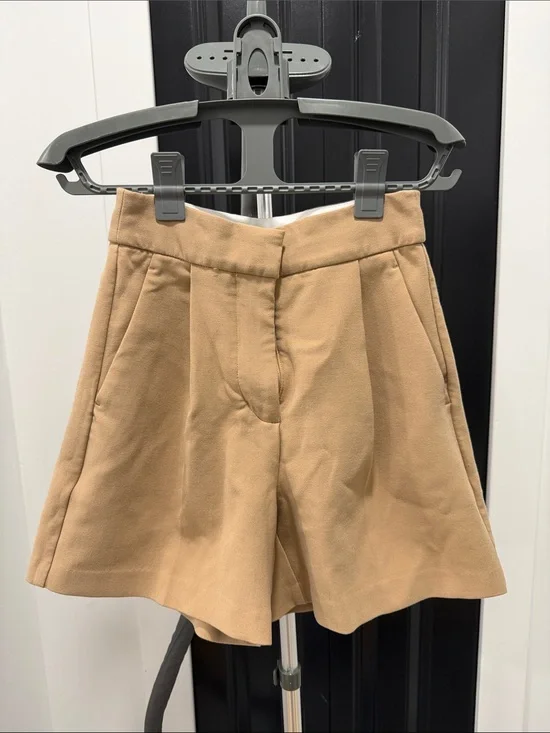 Aritzia Wilfred Women’s Tan High-Waist Tailored Shorts