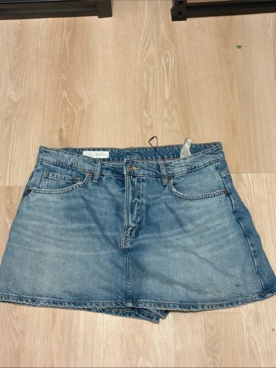 Zara Light Blue Denim Jean Skort with Tan Stitching