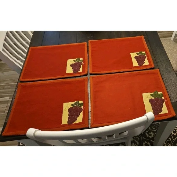 Vtg Harvest 2003 Set (4) Placemats 2 tone Rust‎ w/Purple Grape Fruit Embroided