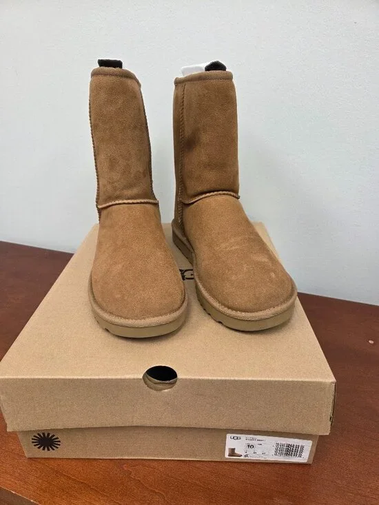 UGG Classic Short II Women's Size 10 New in Box with damage