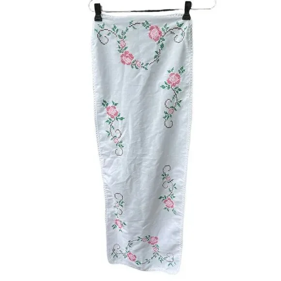 Vintage embroidered floral crocheted edge table runner.