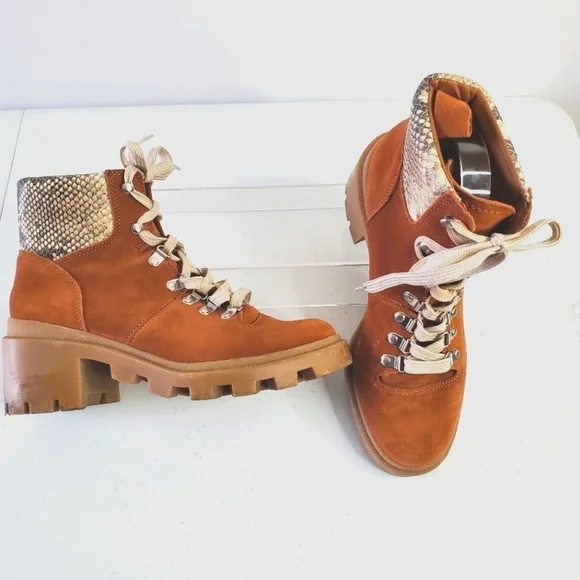 Dolce‎ Vita Rubi Hiker Boot Size 8 Suede Snake Print Accent Chunky Y2K Lug Sole