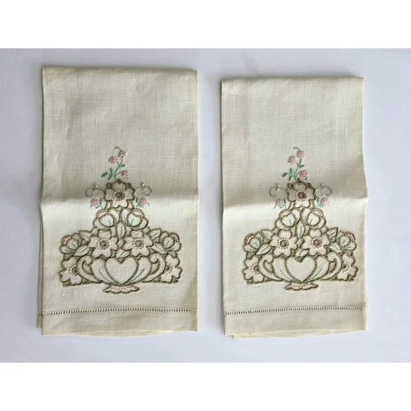 Vintage Pair of‎ Embroidered Crewel Linen Dish Hand Towels Cloths  Floral Retro