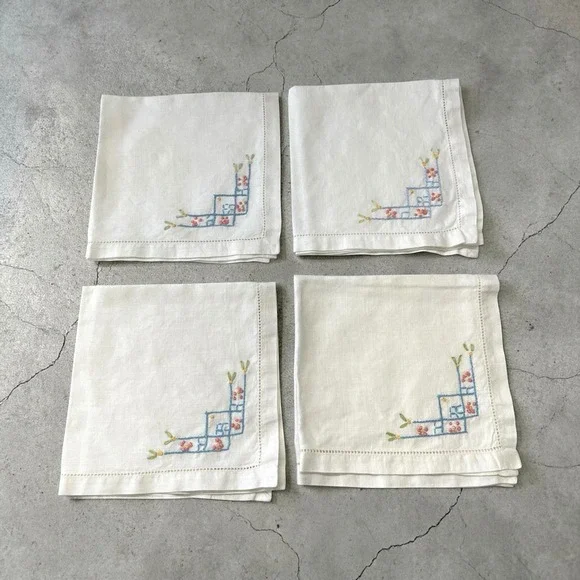 Vintage Hand Embroidered Linen Napkins Floral Corner Cottage Core‎ Set of 4