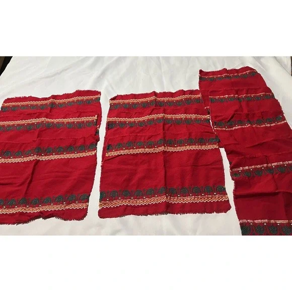 Vintage‎ Holiday Cotton 6 Placemats And 4 Napkins , Red , Embroidered Detail