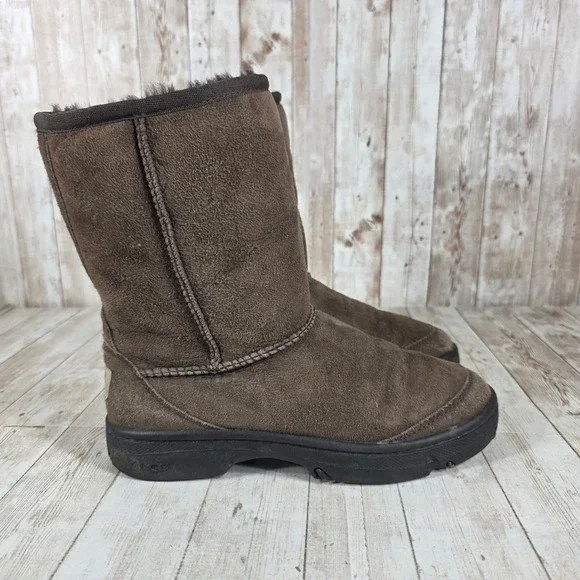 UGG Australia Ultimate Short 5275 Women's Brown Sheepskin Lined Boots Size W6‎