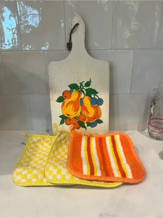 Vintage Cutting Board with Pot Holders