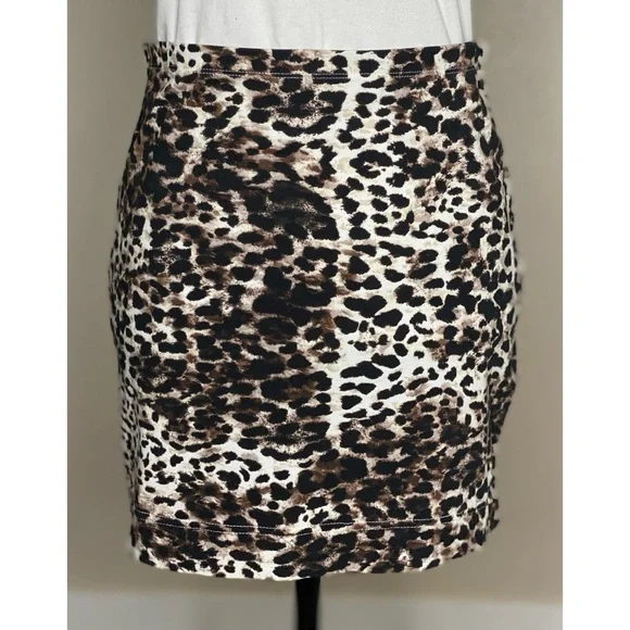 H&M‎ Basic Leopard Miniskirt Size M